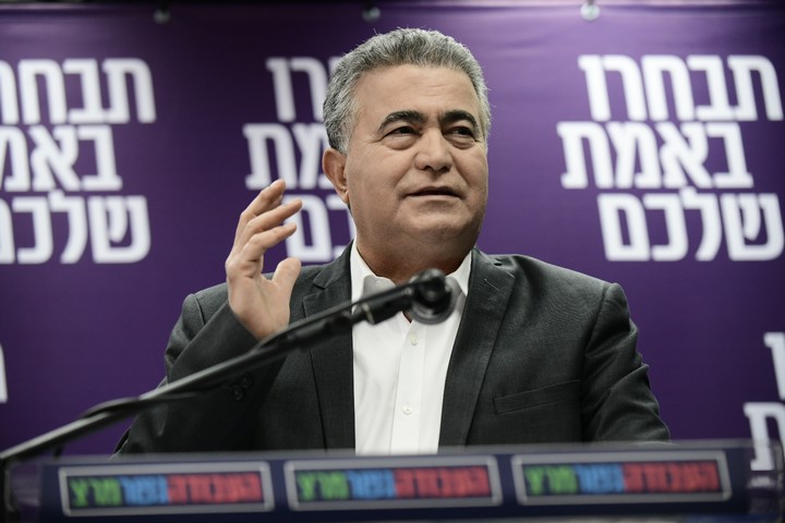 יו"ר מפלגת העבודה-גשר-מרצ, עמיר פרץ, במסיבת עיתונאים בתל אביב, ב-9 בפברואר 2020 (צילום: תומר נויברג / פלאש90)
