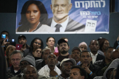 הצעירים אומרים שלא יסלחו לנתניהו על הרג הצעירים האתיופים. אירוע בחירות של ״כחול לבן״ בשכונת קריית משה ברחובות (צילום: אורן זיו) הצעירים אומרים שלא יסלחו לנתניהו על הרג הצעירים האתיופים. אירוע בחירות של ״כחול לבן״ בשכונת קריית משה ברחובות (צילום: אורן זיו)