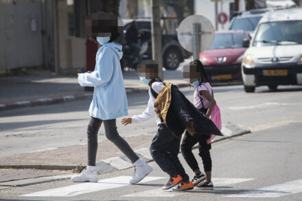 מבקשי מקלט בדרום תל אביב, 16 במרץ 2020 (צילום: אורן זיו)