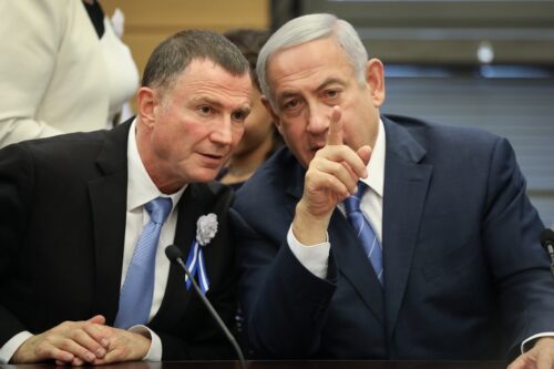ראש הממשלה בנימין נתניהו ויו"ר הכנסת היוצא יולי אדלשטיין בישיבת סיעת הליכוד בכנסת, אחרי הבחירות באפריל 2019 (צילום: נעם רבקין פנטון / פלאש90)