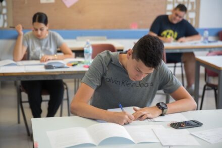 תלמידי תיכון נבחנים בבגרות במתמטיקה, ב-20 במאי 2019 (צילום: נעם ריבקין פנטון / פלאש90)