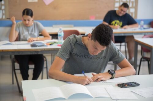 תלמידי תיכון נבחנים בבגרות במתמטיקה, ב-20 במאי 2019 (צילום: נעם ריבקין פנטון / פלאש90)