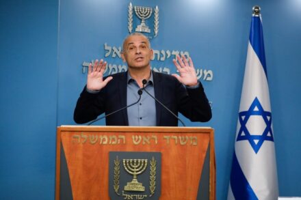 שר האוצר משה כחלון במסיבת עיתונאים בירושלים בנושא ההיערכות הכלכלית לווירוס הקורונה, ב-11 במרץ 2020 (צילום: אוליבייה פיטוסי / פלאש90)