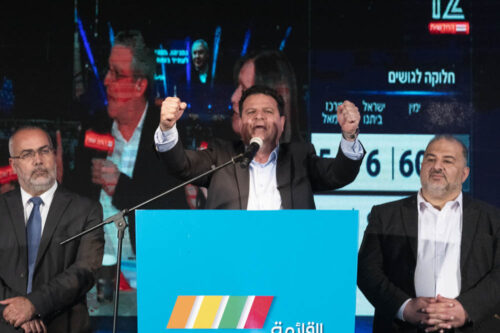 המיעוט לא יכול לנצח את הרוב בכיפוף ידיים. ח״כ איימן עודה באירוע הבחירות של הרשימה המשותפת בשפרעם, 2 במרץ 2020 (צילום: אורן זיו)