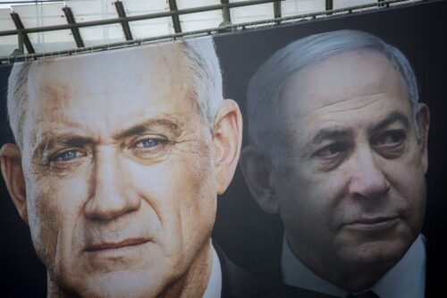 מספירת הגופות של גנץ עד החיבוק של נתניהו לבן גביר, אין הבדל אמיתי בין השניים. כרזה בבחירות מארס 2020 (צילום: מרים אלסטר / פלאש 90) מספירת הגופות של גנץ עד החיבוק של נתניהו לבן גביר, אין הבדל אמיתי בין השניים. כרזה בבחירות מארס 2020 (צילום: מרים אלסטר / פלאש 90)