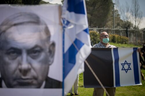 הפגנה "להצלת הדמוקרטיה הישראלית" מחוץ לכנסת, ב-25 במרץ 2020 (צילום: יונתן זינדל / פלאש90)