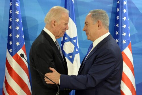 ראש הממשלה בנימין נתניהו וסגן הנשיא לשעבר ג'ו ביידן, בביקורו של האחרון בישראל ב-9 במרץ 2016 (צילום: שגרירות ארה"ב בישראל)