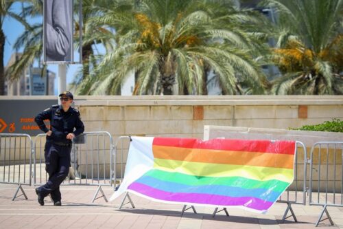 לא מחרמן אותנו. שוטר במצעד הגאווה באשדוד, אוגוסט 2019 (פלאש 90)