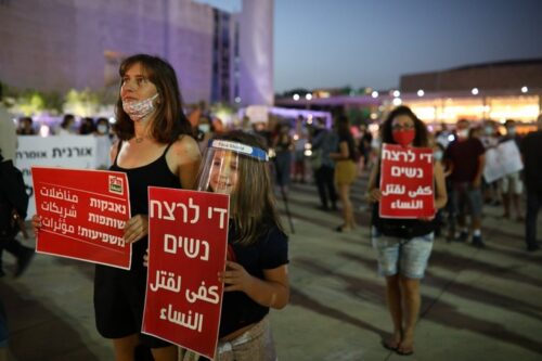 מחאה נגד רצח נשים בכיכר הבימה בתל אביב, ב-18 במאי 2020 (צילום: אורן זיו)