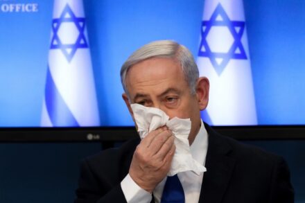 ראש הממשלה, בנימין נתניהו, במסיבת עיתונאים בתחילת משבר הקורונה (צילום: פלאש 90)