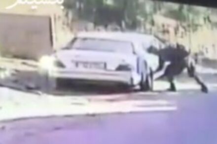 תג מחיר במדים? חייל מפנצ'ר רכב של תושב קדום כפי שתועד במצלמת האבטחה של הכפר (באדיבות ארגון בצלם)