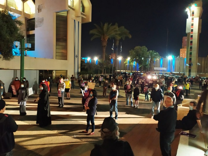 הפגנה "העם נגד המנותקים" בבאר שבע (צילום: עומדים ביחד)