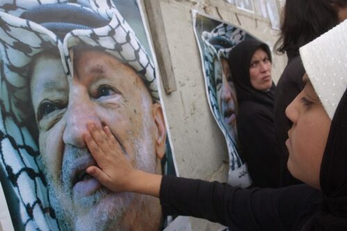 מאות אינטלקטואלים פלסטינים קוראים לרפורמה דמוקרטית באש"ף