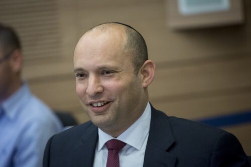 שר החינוך לשעבר, נפתלי בנט, בישיבת ועדת הכספים בכנסת, ב-5 בדצמבר 2016 (צילום: מרים אלסטר / פלאש90)