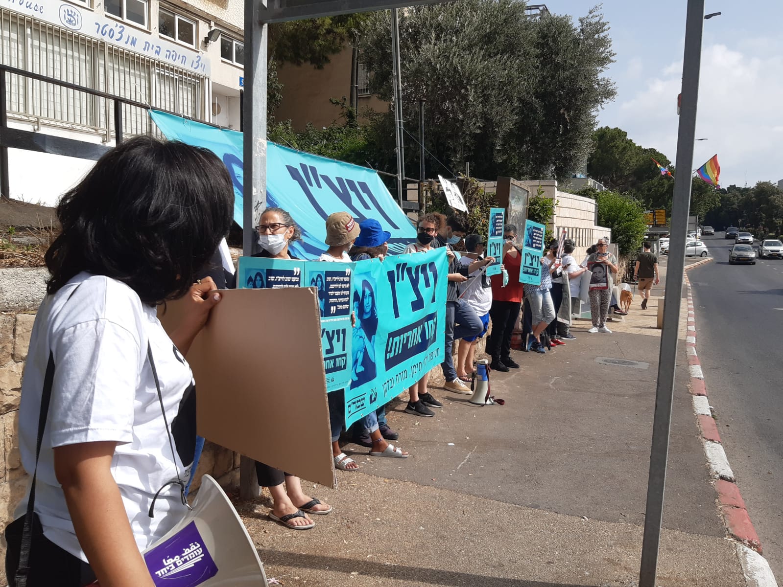 מחאה מול סניף ויצו בחיפה לציון יום המודעות השנתי לחטיפת ילדי תימן, המזרח והבלקן, ב-21 ביוני 2020 (צילום:אורן זיו)