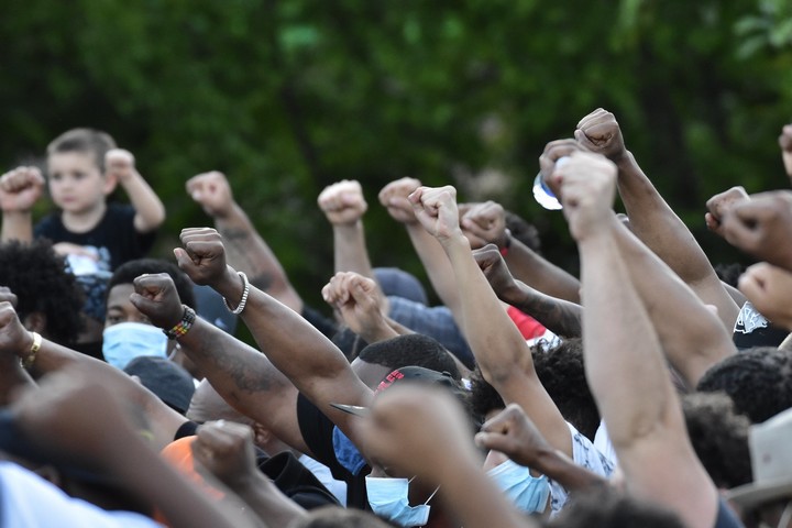 התקשורת מתקשה לעכל שמפגינים לבנים פשוט יצטרפו למחאה השחורה. מחאה בעקבות רצח ג'ורג' פלויד (צילום: אנתוני קריידר CC BY 2.0)