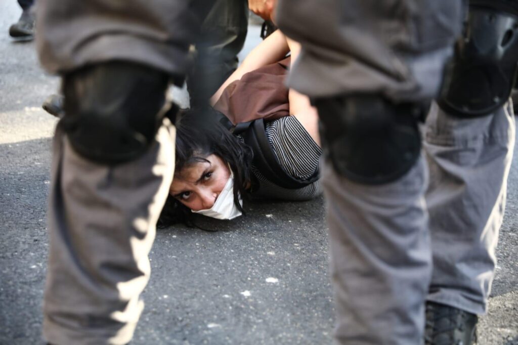 מפגינות בסלאח א-דין במזרח ירושלים במחאה על רצח איאד אלחלאק (אורן זיו)