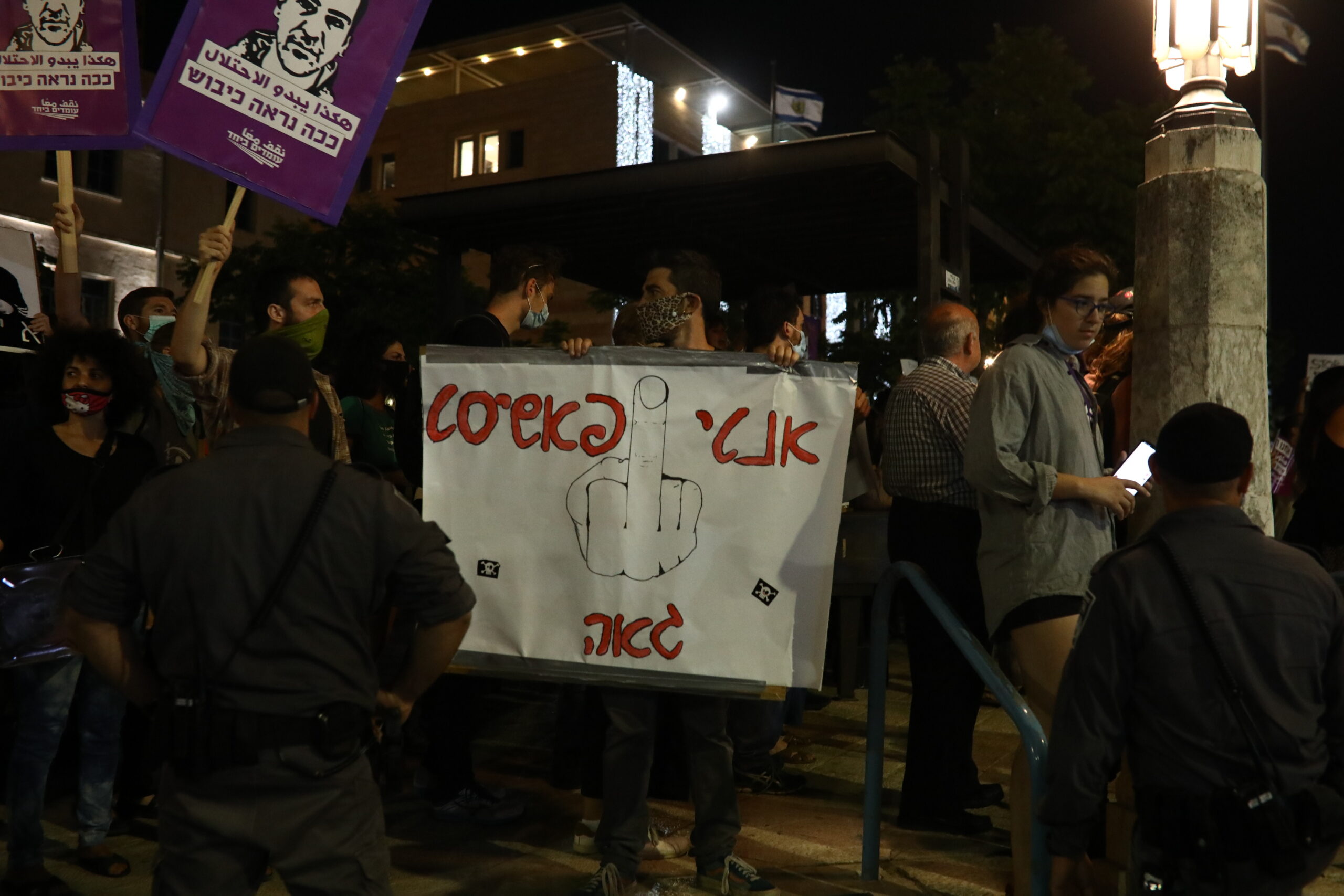 מפגינים בכיכר ספרא בירושלים במחאה על רצח איאד אלחלאק (אורן זיו)