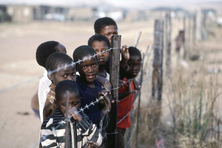 דרום אפריקה הבטיחה להשקיע בבנטוסטנטים, בסוף לא עשתה דבר. ילדים בקוואזולו, אחת מ"מדינות המולדת" שהוקמו בתוך דרום אפריקה (צילום: האומות המאוחדות)