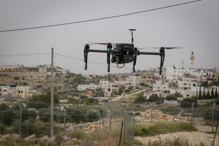 הפלסטינים טוענים שהאירופים מעדיפים טכנולוגיה ישראלית על זכויות אדם. רחפן ישראלי בגדה המערבית (צילום: גרשון אלינסון / פלאש 90)