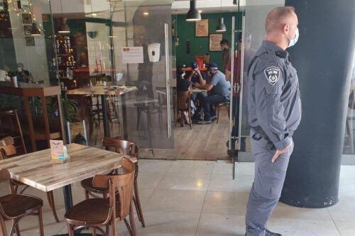 פשיטה משטרתית על המרכז למוזיקה ע"ש אדוארד סעיד במזרח ירושלים, ב-22 ביולי 2020 (צילום: באדיבות רשת אלקודס לתקשורת)