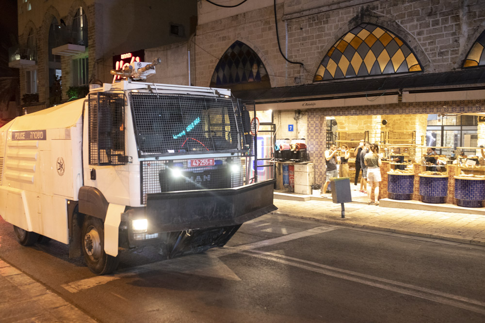 עימותים ביפו לאחר שהמשטרה פיזרה הפגנה במחאה על הרס בית קברות עתיק ביפו, 19 ביולי 2020 (צילום: אורן זיו)