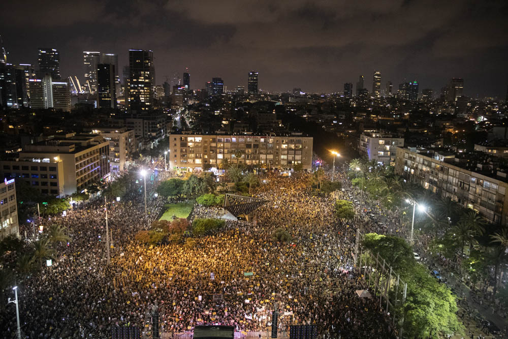 מבט על ההפגנה בכיכר רבין במחאה על הטיפול הממשלתי במשבר הכלכלי, 11 ביולי 2020 (צילום אורן זיו)