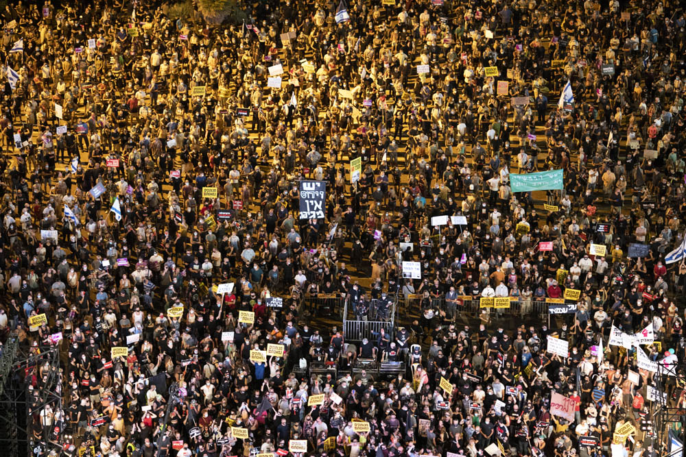 הפגנה בכיכר רבין במחאה על הטיפול הממשלתי במשבר הכלכלי, 11 ביולי 2020 (צילום אורן זיו)