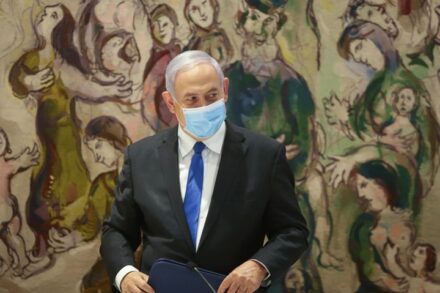 ראש הממשלה, בנימין נתניהו, בישיבת ממשלה בכנסת, ב-17 במאי 2020 (צילום: אלכס קולומויסקי)