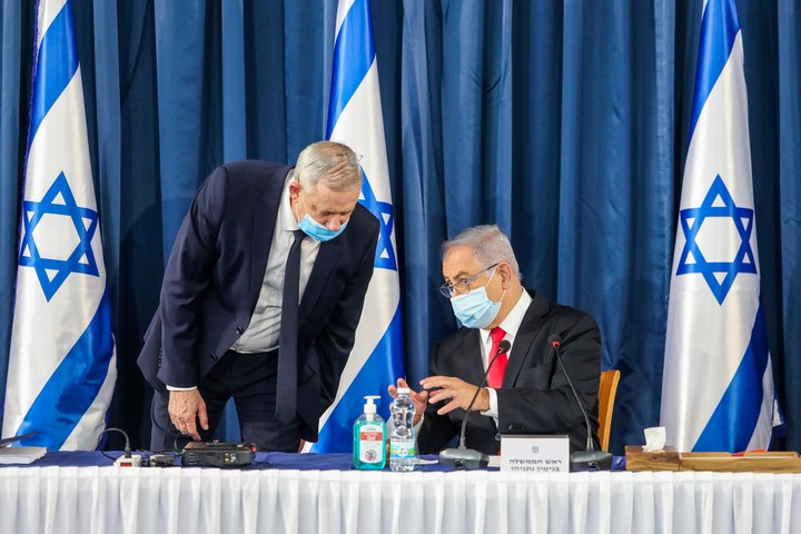 ראש הממשלה, בנימין נתניהו, ושר הביטחון, בני גנץ, בישיבת ממשלה בירושלים, ב-7 ביוני 2020 (צילום: מרק ישראל סלם)
