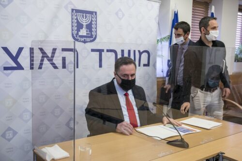 שר האוצר ישראל כ"ץ במסיבת עיתונאים, ב-1 ביולי 2020 (צילום: אוליבייה פיטוסי / פלאש90)