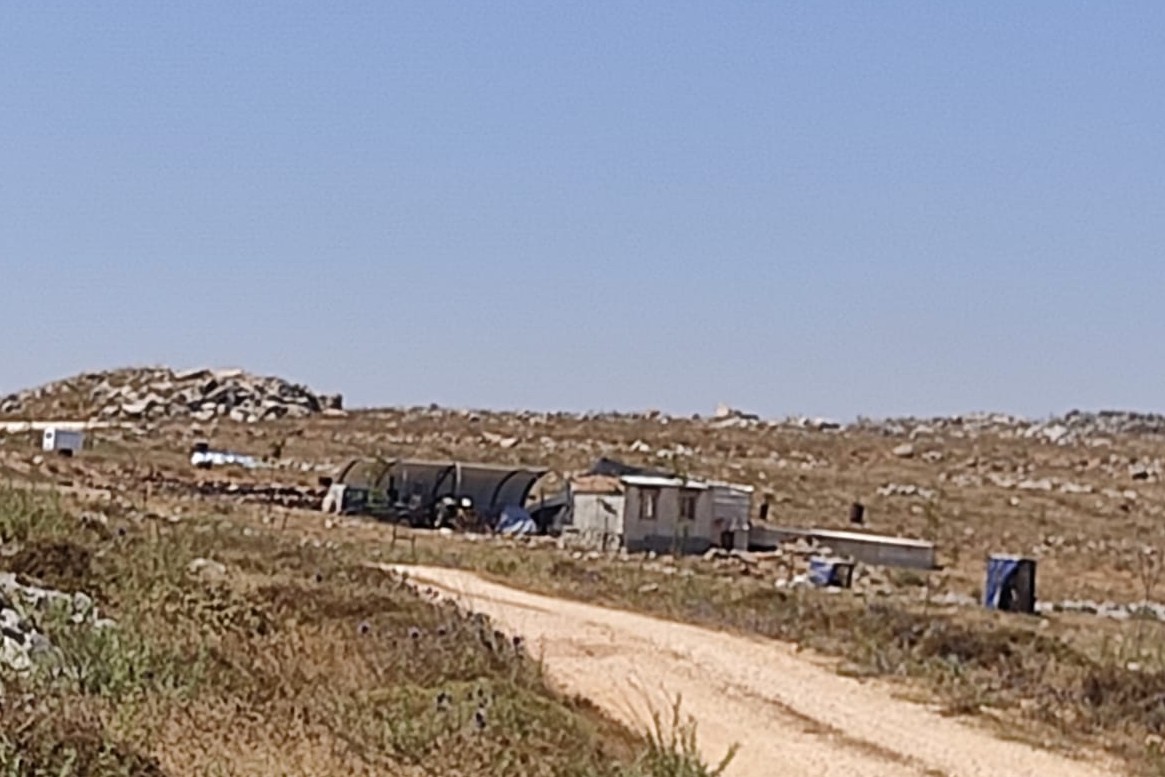 המאחז בהר עיבל (צילום: חאזם יוסף יאסין)