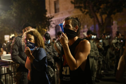 צעירים בהפגנה בבלפור ב-16.7.20 (צילום: אורן זיו)