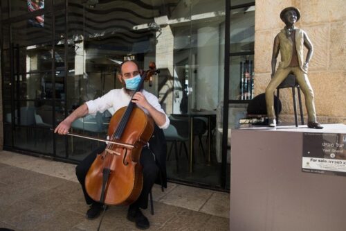 מוסיקה אמנותית לא יכולה להיות רק מוצר אקסקלוסיבי מיובא מזמנים רחוקים וארצות רחוקות (קניון ממילא, ירושלים, 4 במאי 2020. צילום: נתי שוחט)