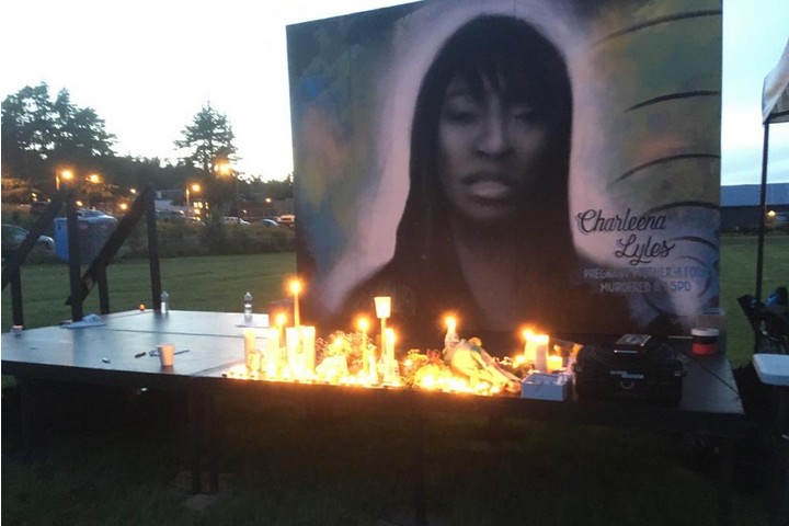 המשפחות של הקרבנות רצו להרגיש בטוחות. משמרת לזכרה של שרלינה ליילס שנרצחה על ידי שוטרים (צילום: ג'ן מרלו)
