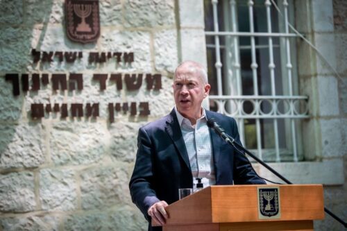 שר החינוך, יואב גלנט, ב-2 באוגוסט 2020 (צילום: יונתן זינדל / פלאש90)