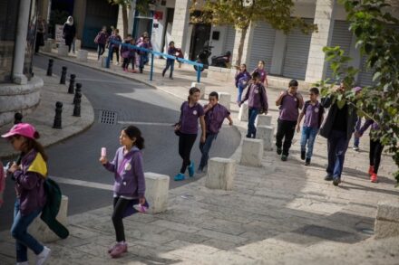 תלמידים יוצאים מבית ספר בנצרת, ב-2015. למצולמים אין קשר לכתבה (צילום: הדס פארוש / פלאש90)