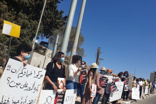 וירוס הרצח צריך גם כן ריחוק וסגר. הפגנת המחאה נגד רצח נורא כעבייה מול בית המשפט בנצרת (צילום: סמאח סלאימה)