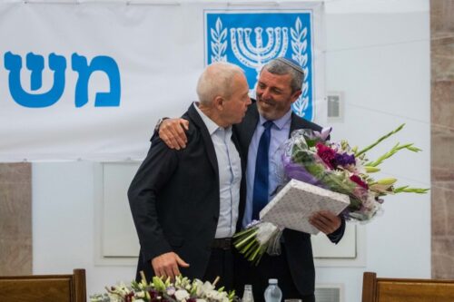 משרד החינוך "מרוויח" ככל שסל הסיוע לתלמידים בחינוך המיוחד קטן. טקס חילופי השרים במשרד החינוך בין רפי פרץ ליואב גלנט (צילום: אוליביה פיטוסי / פלאש 90)