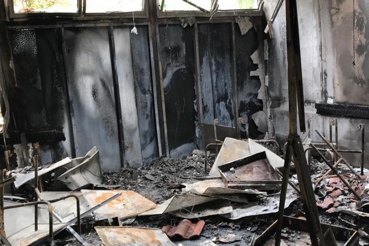 בית הספר בנווה שלום אחרי השריפה (צילום: באדיבות התושבים)