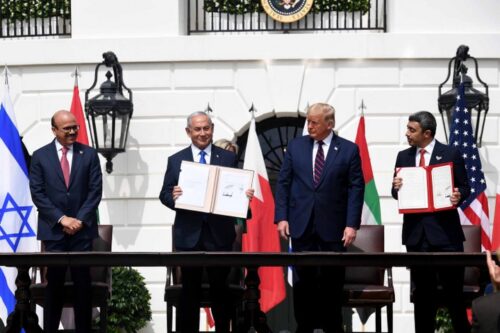 "לא אתפלא אם מנהיגי איחוד האמירויות הערביות מצטערים על חתימת ההסכם". טקס החתימה על ההסכם עם האמירויות ובחריין בוושינגטון (צילום: אבי אוחיון / לע"מ) טקס החתימה על ההסכם עם האמירויות ובחריין וושינגטון (צילום: אבי אוחיון / לע"מ)
