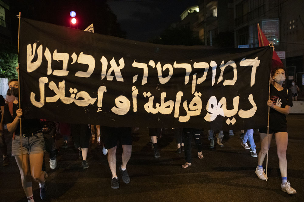 הגוש נגד הכיבוש בצעדת מחאה בתל אביב בשבוע שעבר (צילום: אורן זיו)