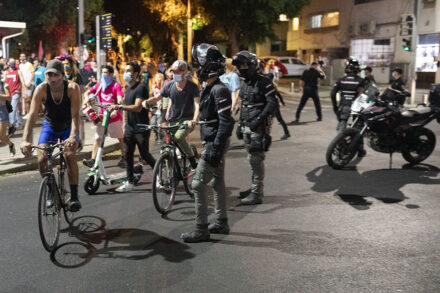 שוטרים ורוכבים בצעדה בתל אביב (צילום: אורן זיו)