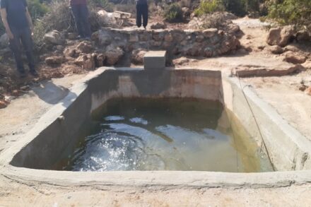 הבריכה שנבנתה שוב באדמתו של עאמר אבו חיג'לה, ליד ההתנחלות יקיר (צילום: אביב טטרסקי, באדיבות דהרמה מעורבת חברתית)