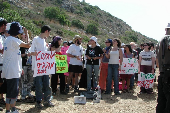 הפגנה מול כלא 6, בסוכות 2002 (צילום: אקטיבסטילס)