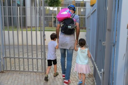 השיקול להחזרת ילדי הגן הוא בעיקר כלכלי: לשחרר את ההורים ללכת לעבודה. ילדים חוזרים הבוקר לגן (צילום: אבשלום ששוני / פלאש 90)
