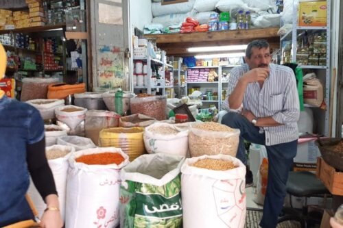 "האחים הפלסטינים מישראל הם עמוד התווך שלנו". סוחר בשוק שכם (צילום: סוהא עראף)