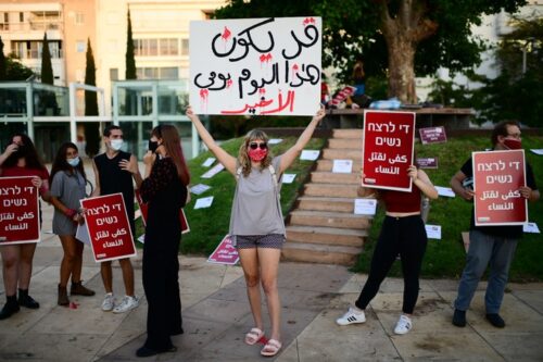 הפגנה נגד אלימות כלפי נשים בכיכר הבימה בתל אביב, ב-22 בספטמבר 2020 (צילום: תומר נויברג / פלאש90)