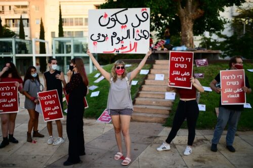 הפגנה נגד אלימות כלפי נשים בכיכר הבימה בתל אביב, ב-22 בספטמבר 2020 (צילום: תומר נויברג / פלאש90) הפגנה נגד אלימות כלפי נשים בכיכר הבימה בתל אביב, ב-22 בספטמבר 2020 (צילום: תומר נויברג / פלאש90)