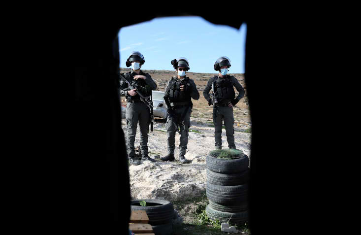 אנחנו עוסקים באכיפה, האגף של התכנון הוא אגף אחר במינהל. חיילים מאבטחים את ההריסה בדרום הר חברון (צילום: ויסאם השלאמון / פלאש 90)